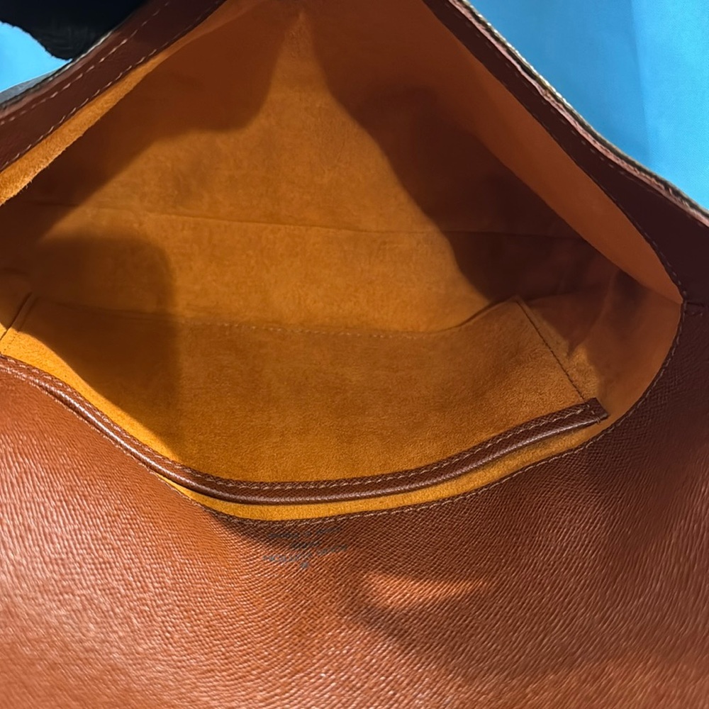 authentic LOUIS VUITTON
handbag🤎✨w/ dust bag ⚡️FLASH SALE! - Picture 12 of 14